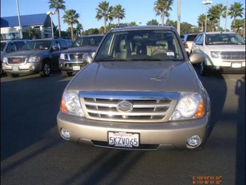 Suzuki XL-7 2004 photo 1