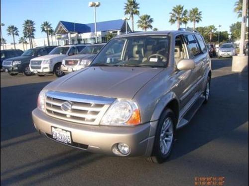 Suzuki XL-7 2004 photo 2