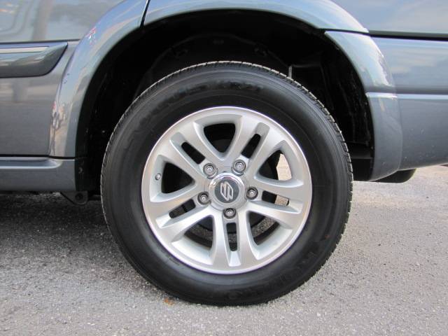 Suzuki XL-7 2005 photo 2