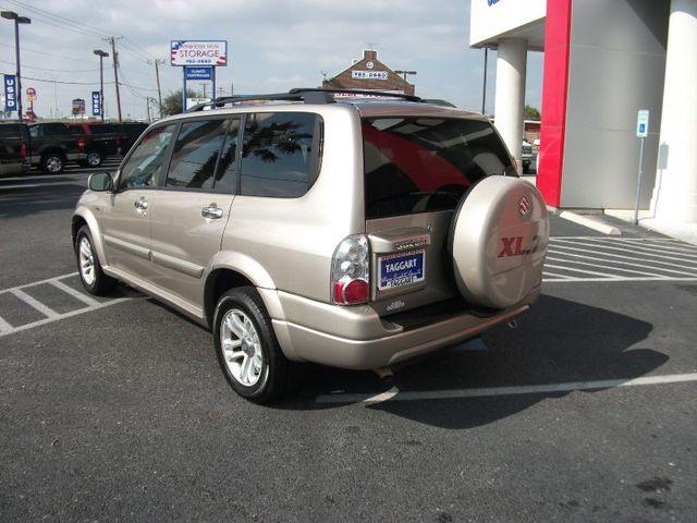 Suzuki XL-7 2005 photo 2