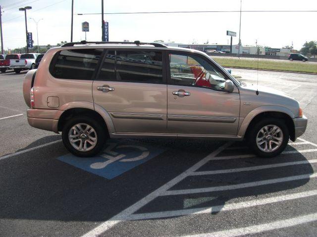 Suzuki XL-7 2005 photo 4