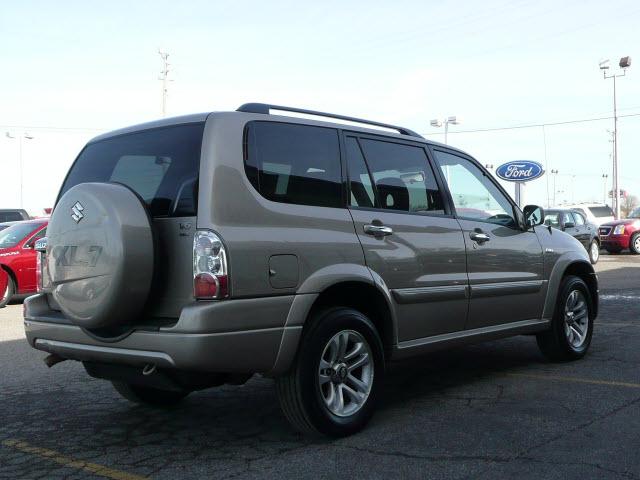 Suzuki XL-7 2005 photo 2