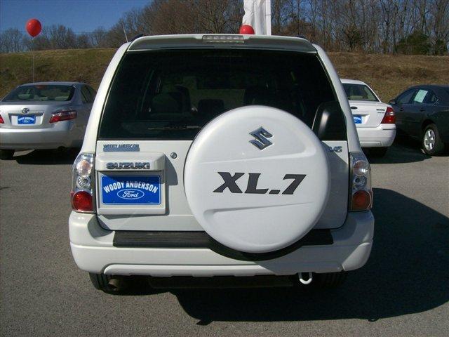 Suzuki XL-7 2005 photo 2