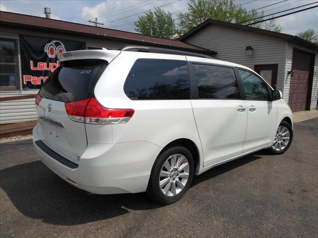 Toyota Sienna 2011 photo 1