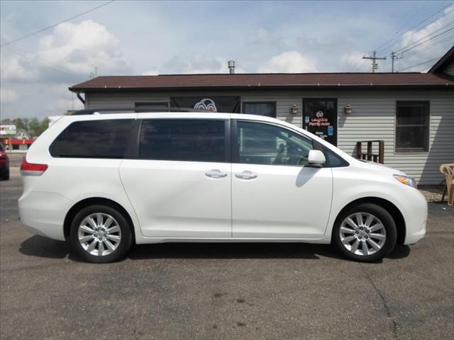 Toyota Sienna 2011 photo 2