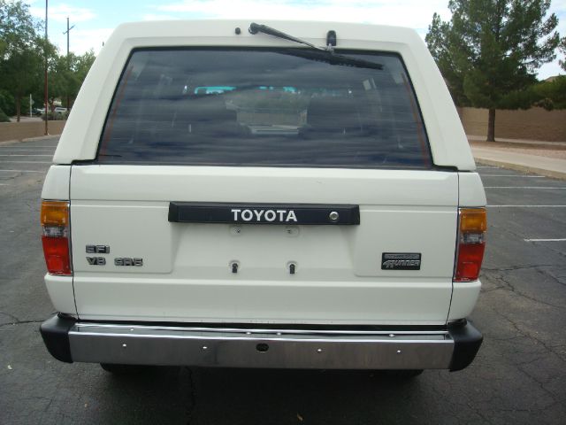 Toyota 4Runner 1988 photo 3