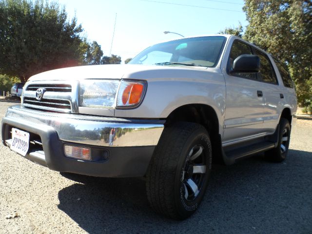 Toyota 4Runner 2000 photo 2