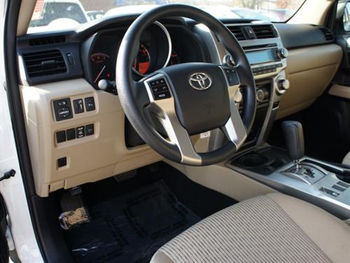 Toyota 4Runner 2011 photo 2