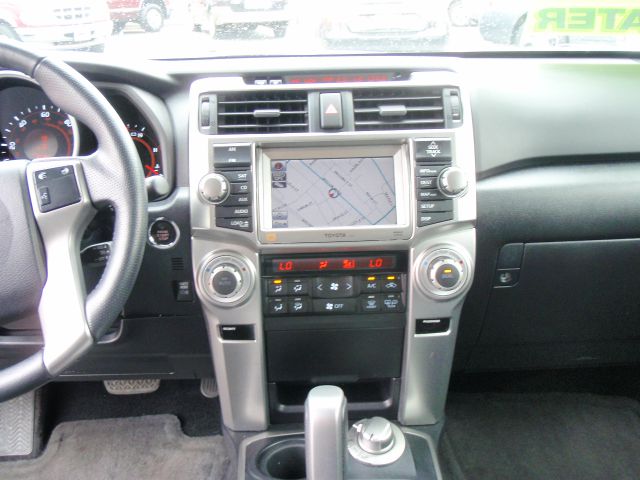 Toyota 4Runner 2011 photo 2