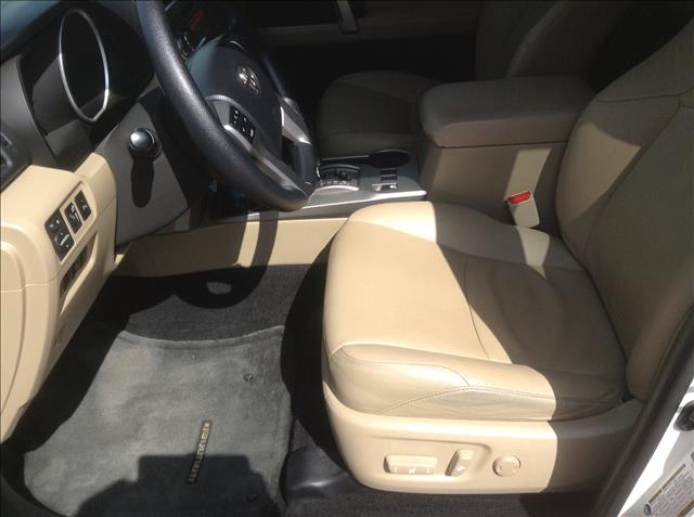 Toyota 4Runner 2011 photo 2