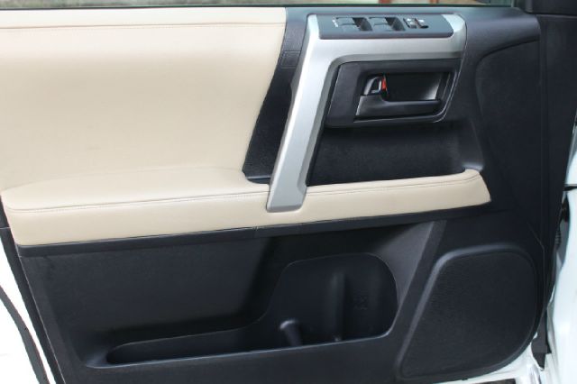 Toyota 4Runner 2011 photo 2