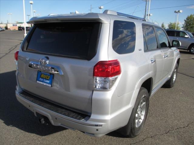 Toyota 4Runner 2012 photo 2
