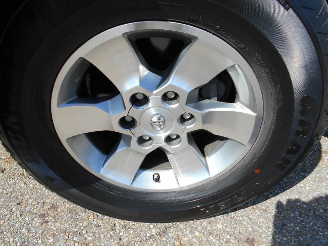 Toyota 4Runner 2012 photo 2