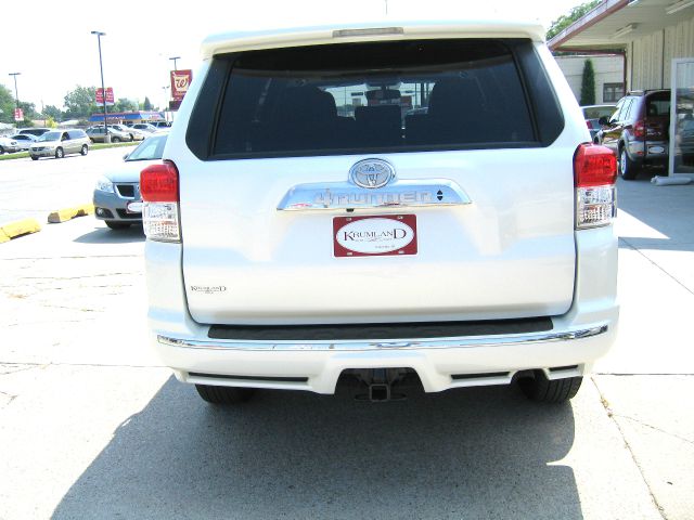 Toyota 4Runner 2012 photo 2