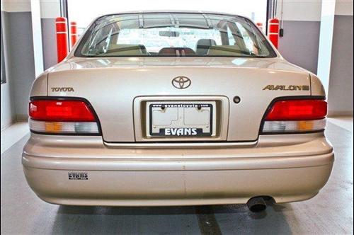 Toyota Avalon 1997 photo 1
