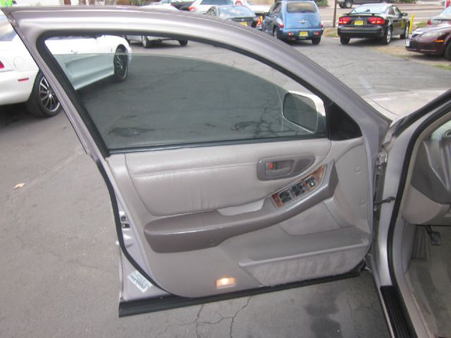 Toyota Avalon 1998 photo 2