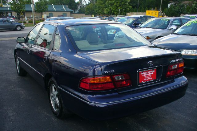 Toyota Avalon XLS Sedan