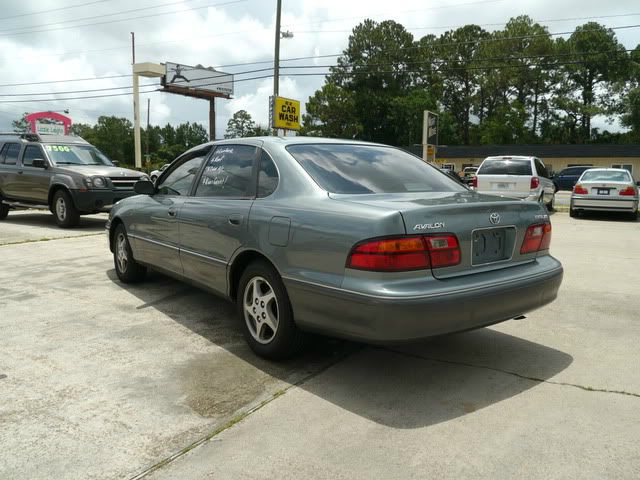 Toyota Avalon XLS Sedan