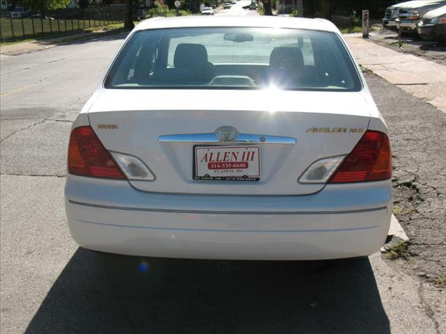 Toyota Avalon 2000 photo 1