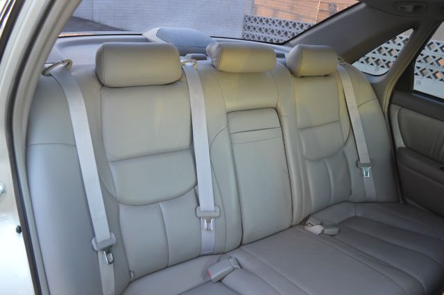 Toyota Avalon XLS Sedan