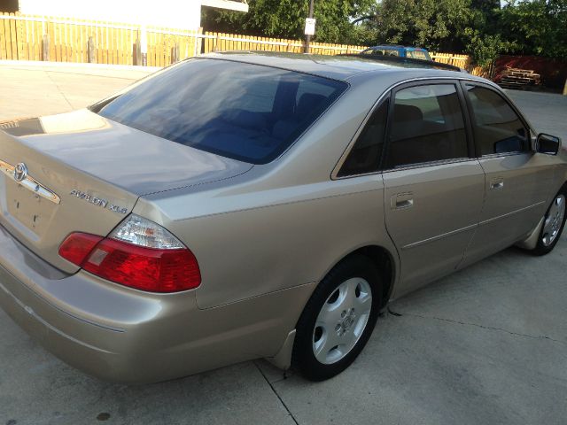 Toyota Avalon 2003 photo 2