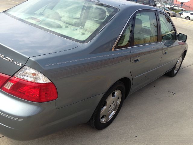 Toyota Avalon 2003 photo 2