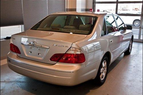 Toyota Avalon 2004 photo 2