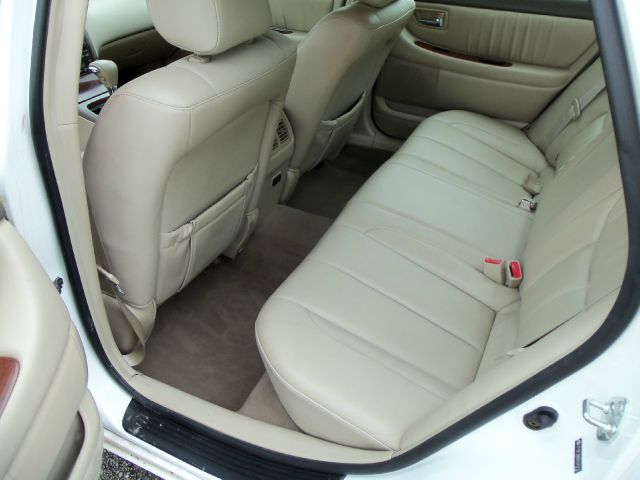 Toyota Avalon XLS Sedan