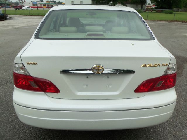 Toyota Avalon 2004 photo 2
