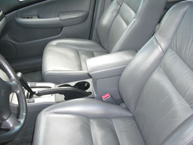 Toyota Avalon 2004 photo 2
