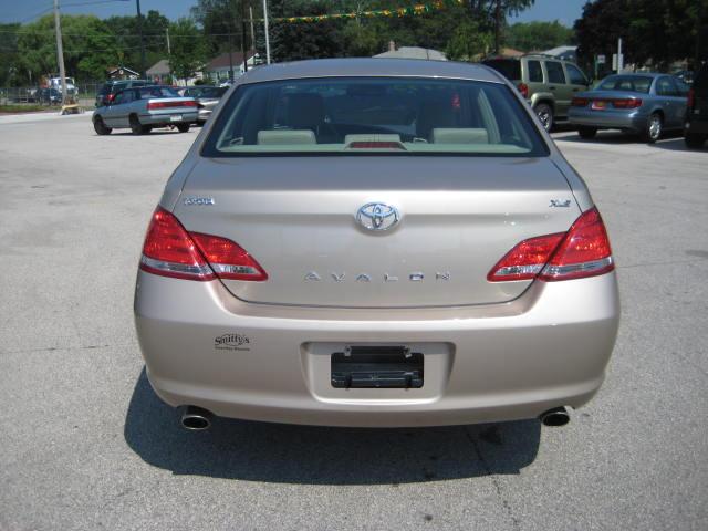 Toyota Avalon 2005 photo 1