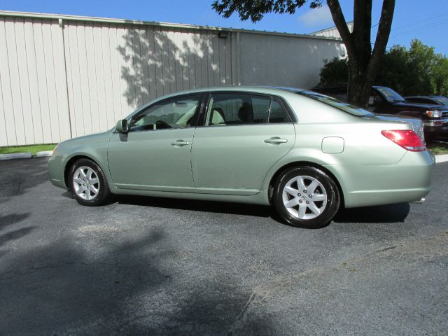 Toyota Avalon XLS Sedan