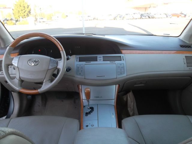 Toyota Avalon 2005 photo 2