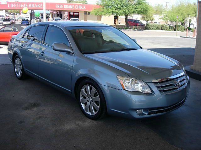 Toyota Avalon XLS Sedan