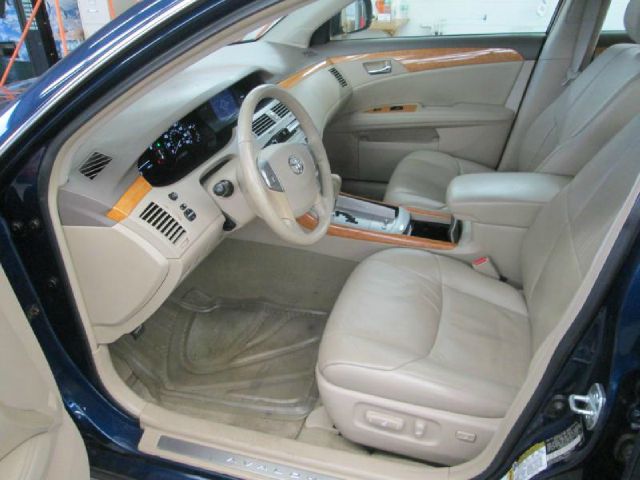Toyota Avalon 2005 photo 2