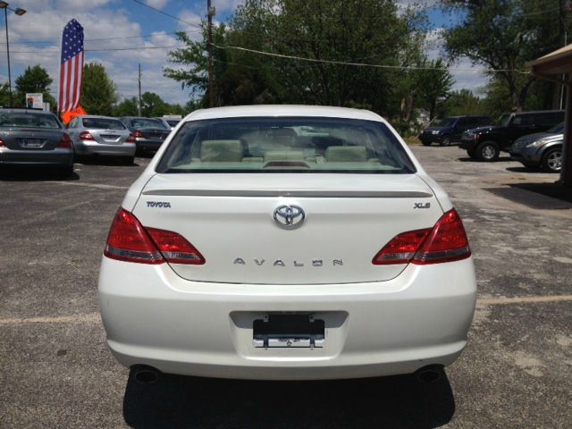 Toyota Avalon LS Flex Fuel 4x4 This Is One Of Our Best Bargains Sedan