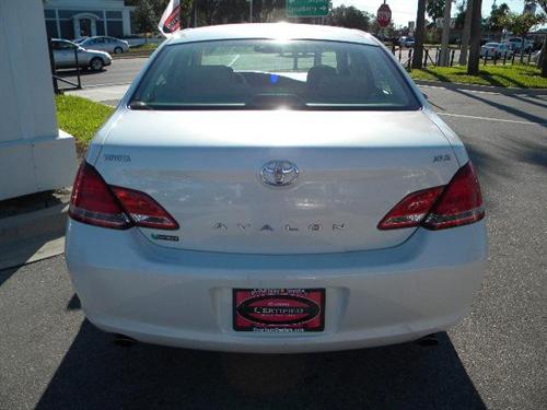 Toyota Avalon 2005 photo 1