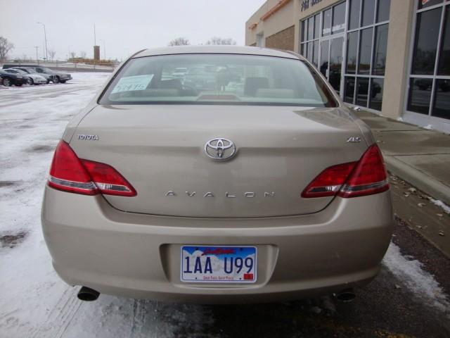 Toyota Avalon 2005 photo 2