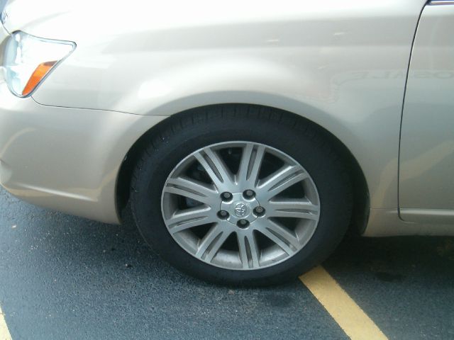 Toyota Avalon XLS Sedan