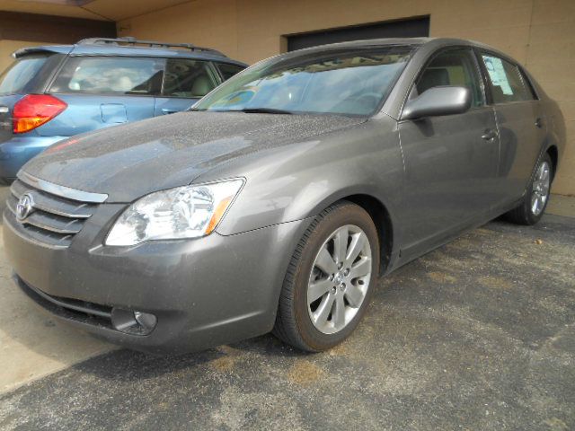 Toyota Avalon XLS Sedan