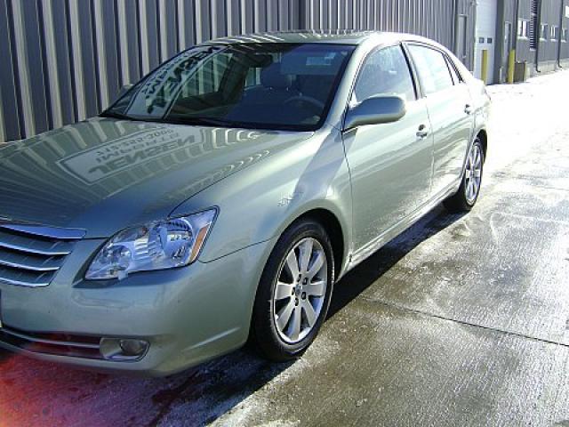 Toyota Avalon 2005 photo 1