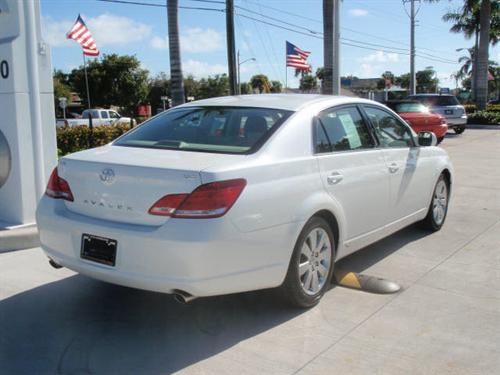 Toyota Avalon 2005 photo 2