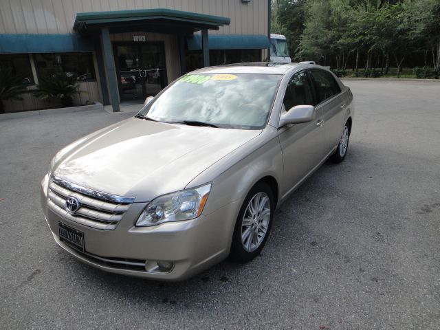 Toyota Avalon 2005 photo 2