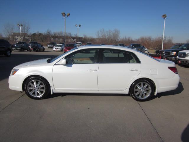 Toyota Avalon 2005 photo 1