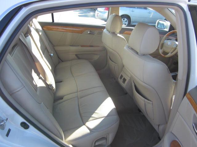 Toyota Avalon 2005 photo 2