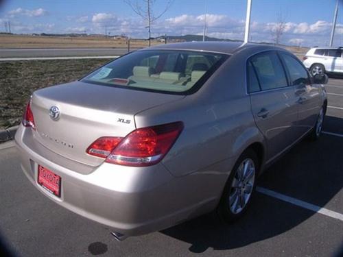 Toyota Avalon 2005 photo 2