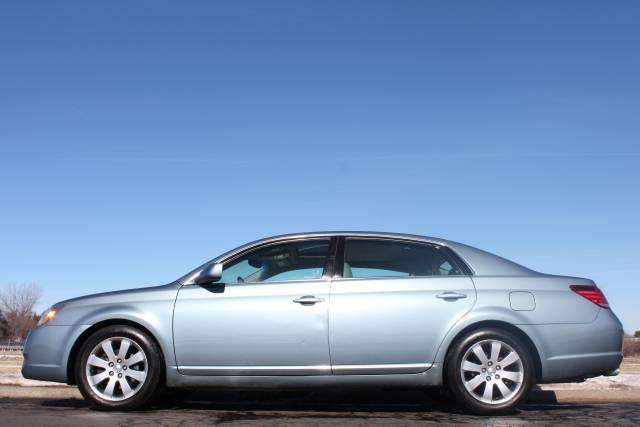 Toyota Avalon 2005 photo 2