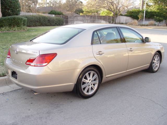 Toyota Avalon 2005 photo 2