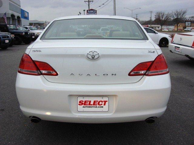 Toyota Avalon 2005 photo 2