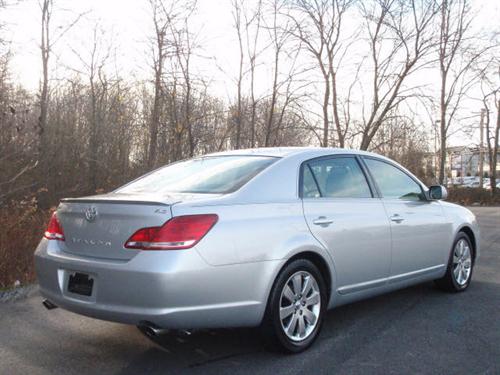 Toyota Avalon 2005 photo 2